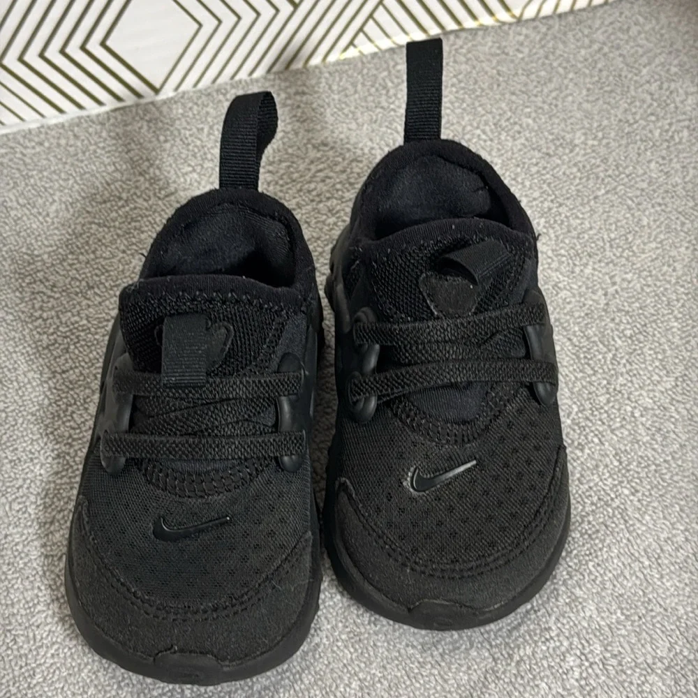 Nike Presto sneakers toddler size 5 Black‎ Sneaker shoe Durable  slip on